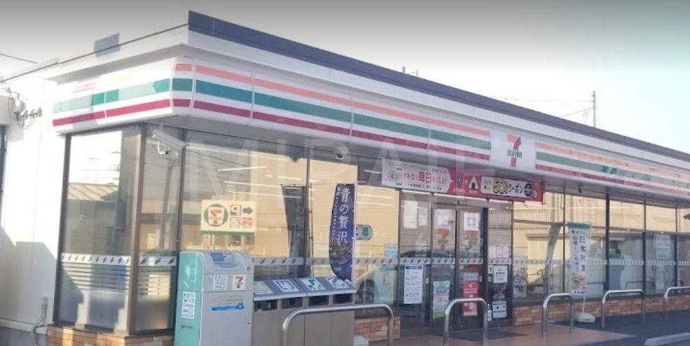コンビニ　セブンイレブン藤沢本鵠沼5丁目店（コンビニ）まで300m