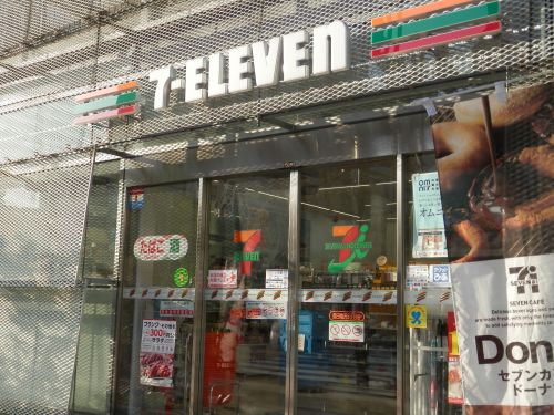 コンビニ　セブンイレブン墨田亀沢３丁目店（コンビニ）まで214m