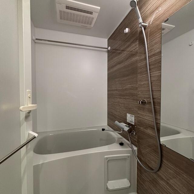 バス・シャワールーム　※写真は同タイプ住戸です。