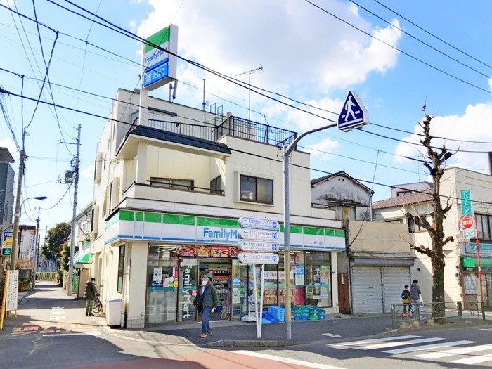 コンビニ　ファミリーマート（コンビニ）まで70m
