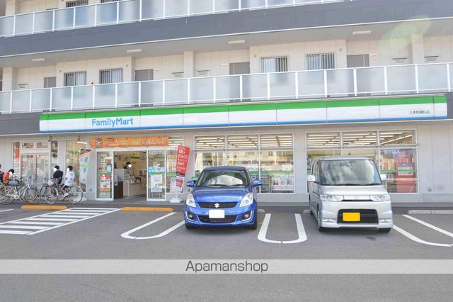 コンビニ　ファミリーマート八本松磯松店（コンビニ）まで350m