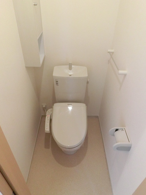 トイレ　ウォシュレット完備のトイレスペースです。