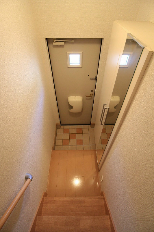 玄関　※別号室の写真になります。