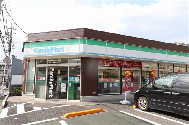 コンビニ　ファミリーマート（コンビニ）まで402m