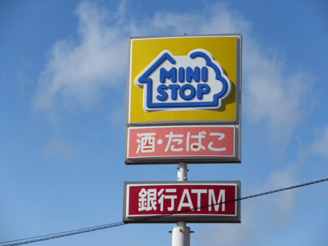 コンビニ　ミニストップ（コンビニ）まで820m