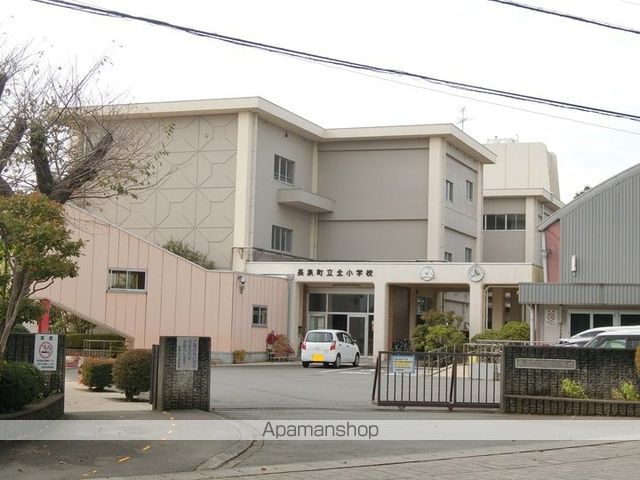 小学校　長泉北小学校（小学校）まで729m