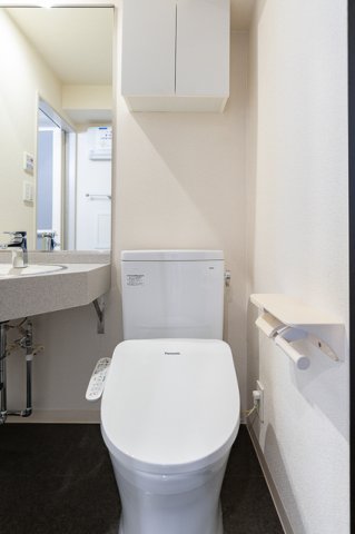 トイレ　※写真は同タイプ住戸です。