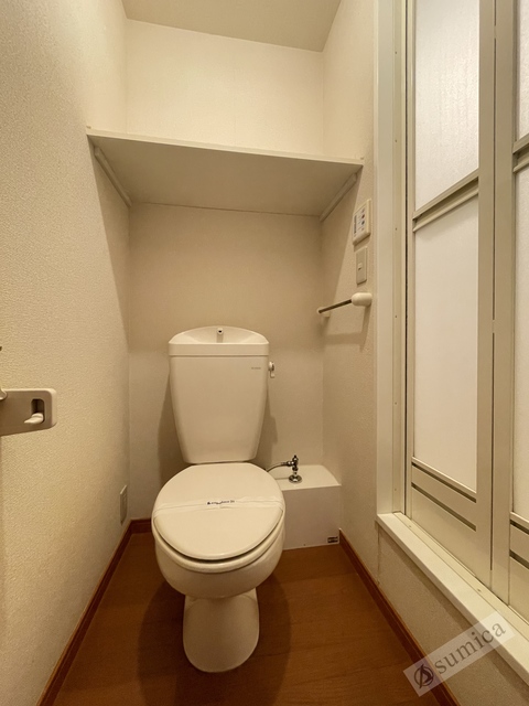 トイレ　この空間なんだか落ち着きます。清潔感のあるトイレです。