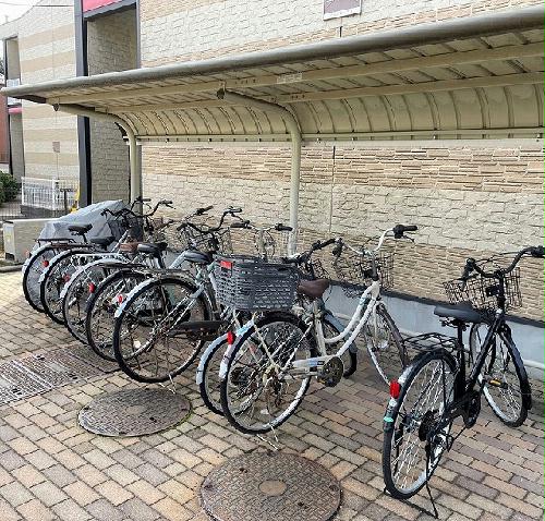 その他共有部分　屋根付き駐輪場完備