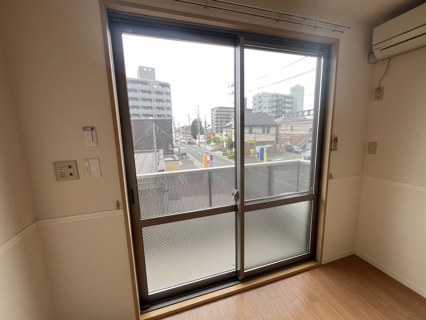 バルコニー　左右反転タイプ間取り・別部屋の写真です。