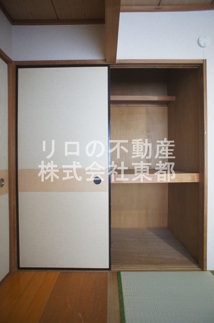 収納　押入れタイプは奥行がある収納力！