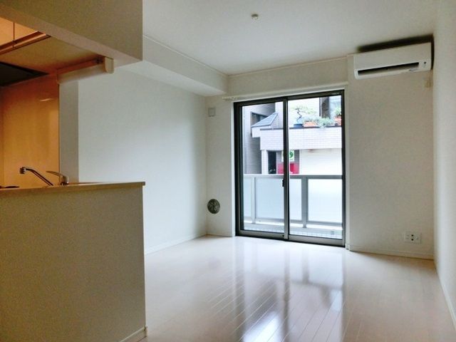 居室・リビング　★人気のカウンターキッチンのお部屋です★