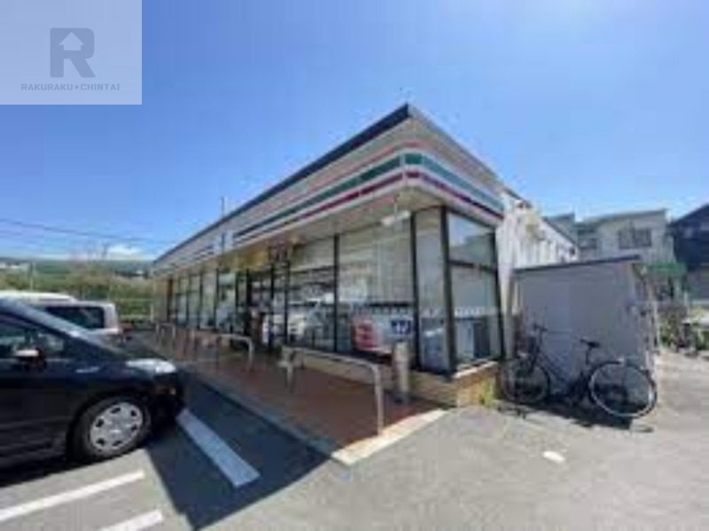 コンビニ　セブンイレブン寝屋川萱島東3丁目店（コンビニ）まで504m