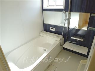 バス・シャワールーム　追い焚き・窓あり