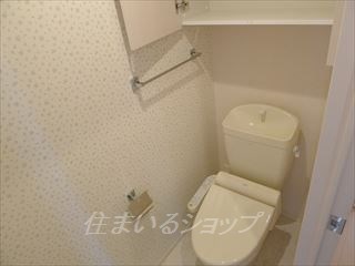 トイレ　ウォシュレット・収納棚あり