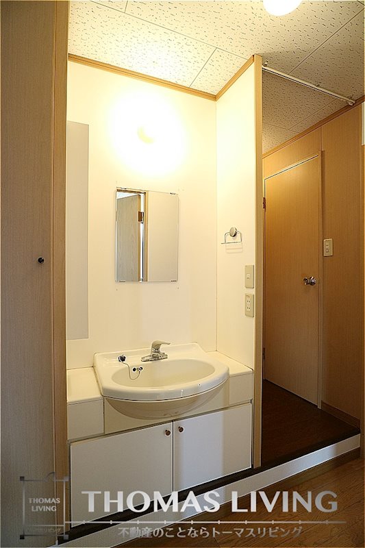洗面設備　大人女子に嬉しい独立洗面台。