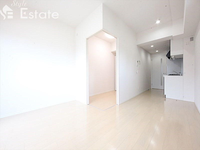 プリフェラブル栄の居間写真