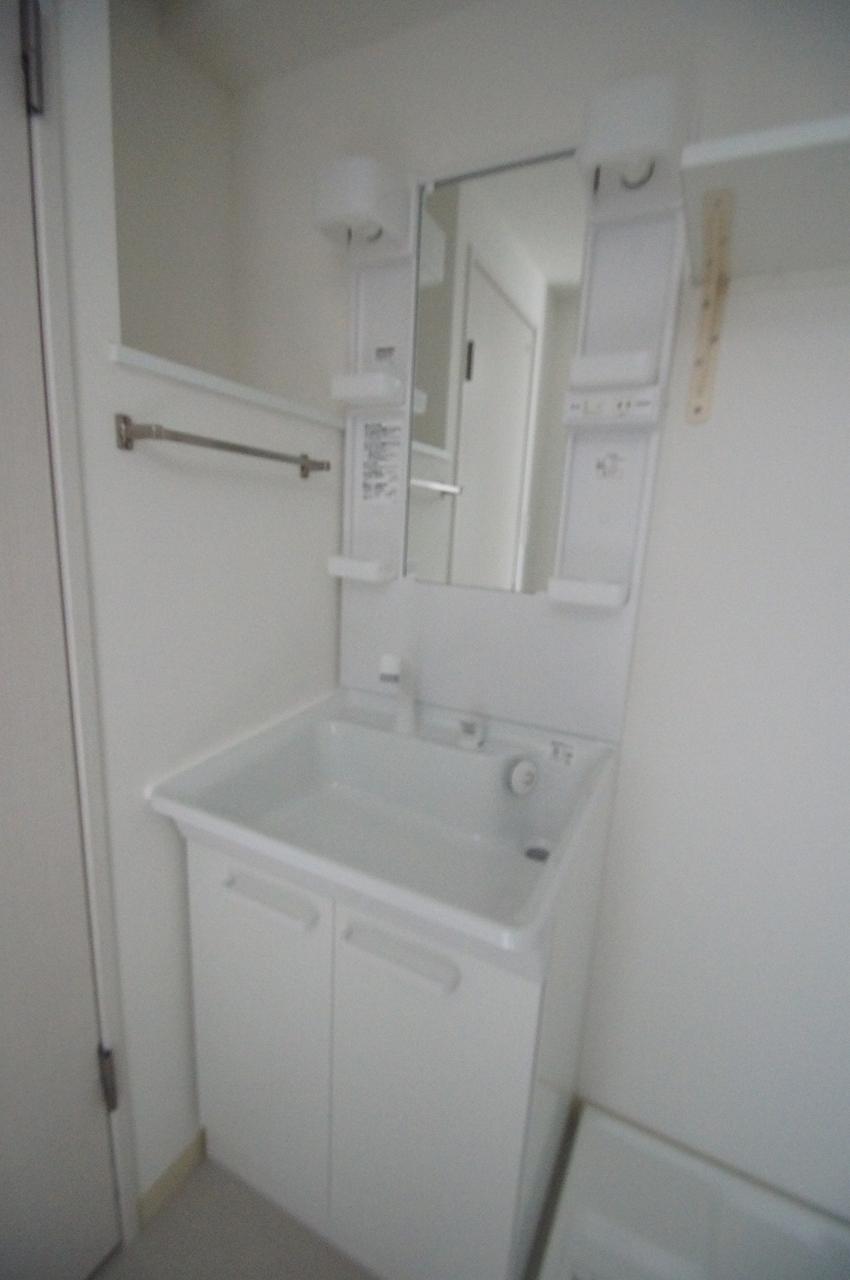 洗面設備　コンパクトで使いやすい洗面所