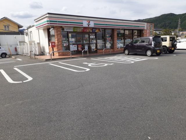 コンビニ　セブンイレブン鳥栖古賀町店（コンビニ）まで307m