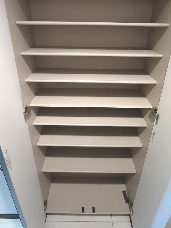 地下鉄空港線 東比恵駅 徒歩6分 11階建 築42年の内装写真