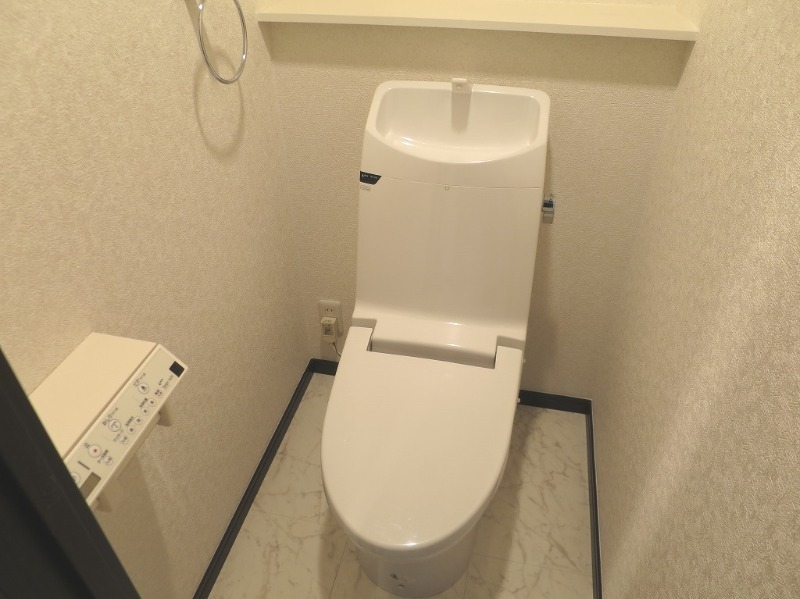 地下鉄空港線 東比恵駅 徒歩6分 11階建 築42年のトイレ写真