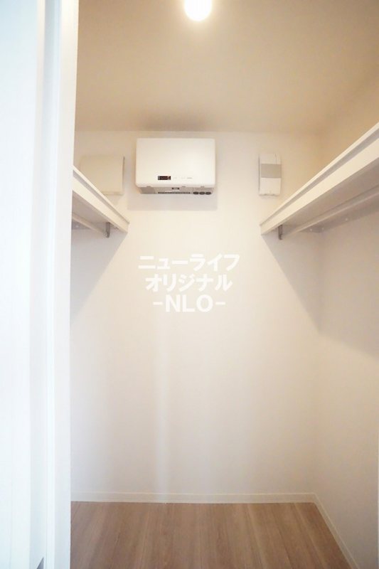 収納　左右にお洋服をたくさん収納することができます☆