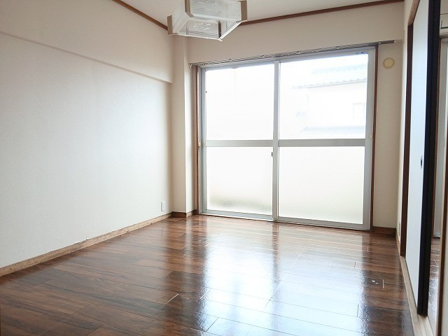ホロンバイル UEDAの居間写真