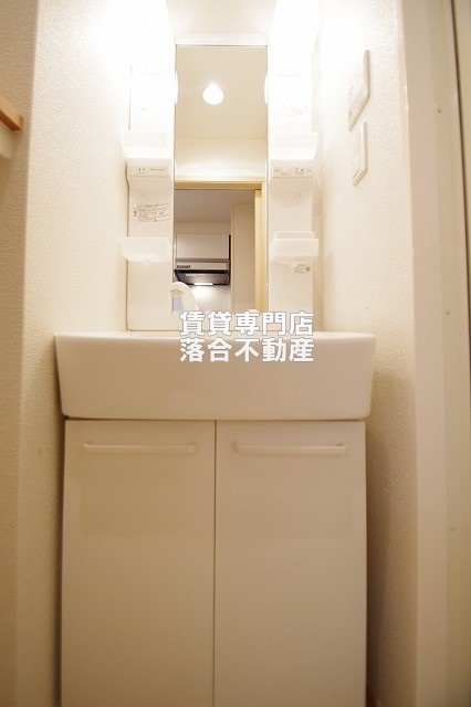 洗面設備　独立洗面化粧台付き