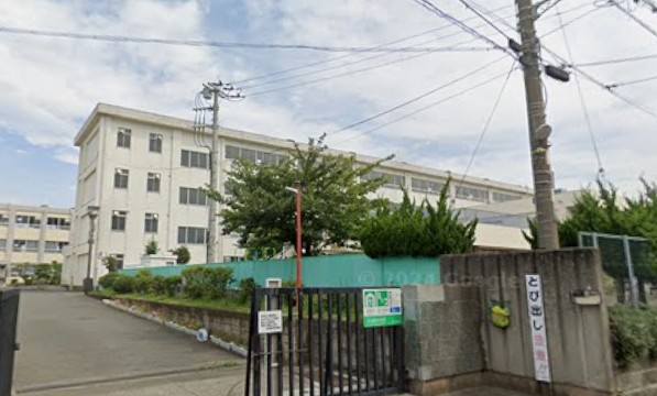中学校　茅ヶ崎市立浜須賀中学校（中学校）まで954m