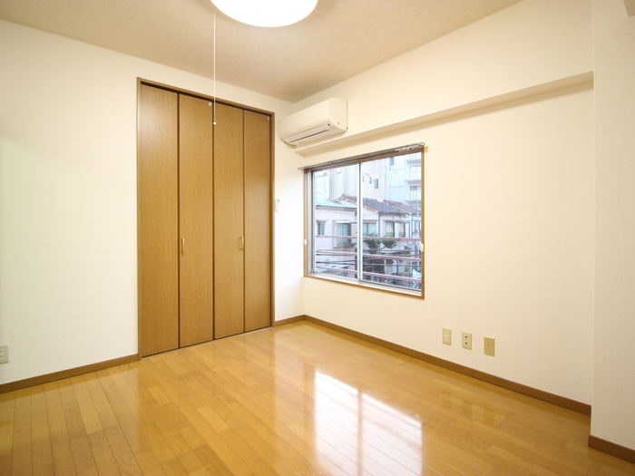 河野マンションの居間写真