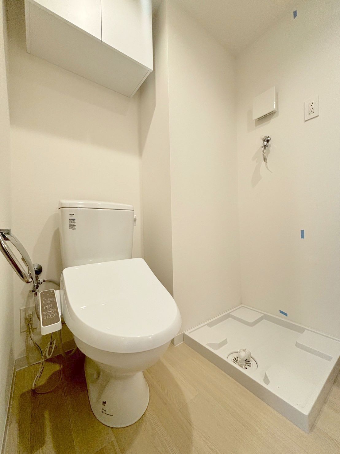 トイレ　落ち着いた色調のトイレです