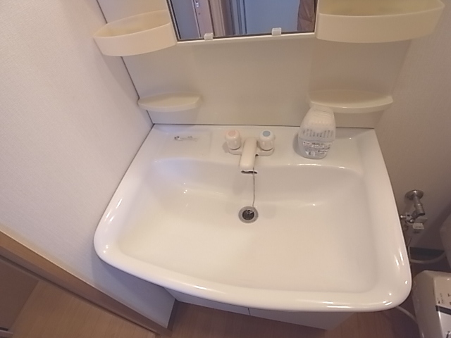 洗面設備　大きなシンクで使いやすいですよ♪