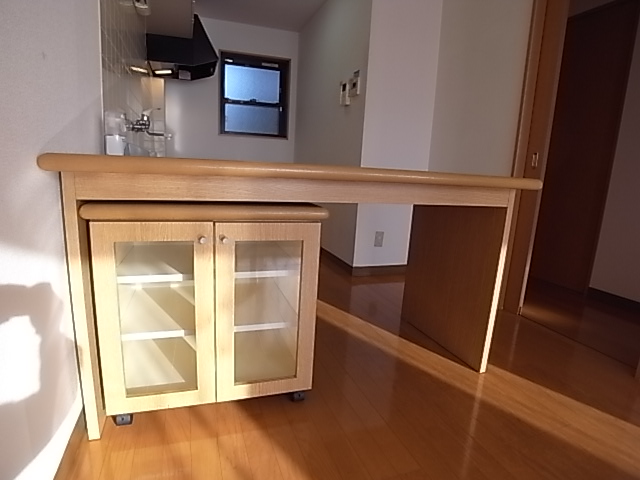 キッチン　サイドテーブルと棚付で重宝します！可動式なので自由にアレンジ