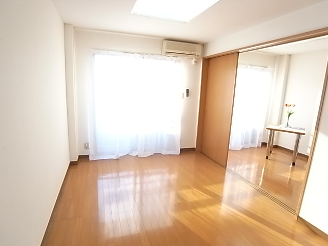 居室・リビング　引き戸を開けると広いね☆明るく開放的です。