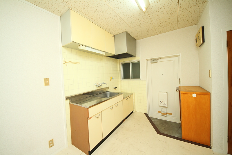 地下鉄七隈線 別府駅 徒歩17分 2階建 築47年のキッチン写真