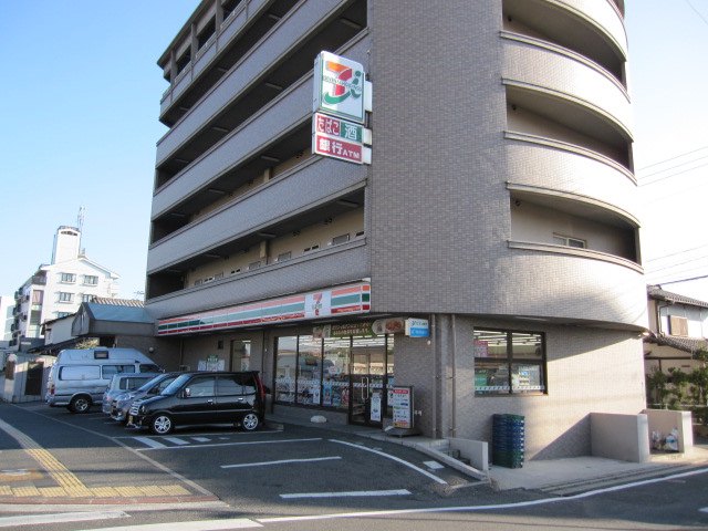 コンビニ　セブンイレブン（コンビニ）まで240m