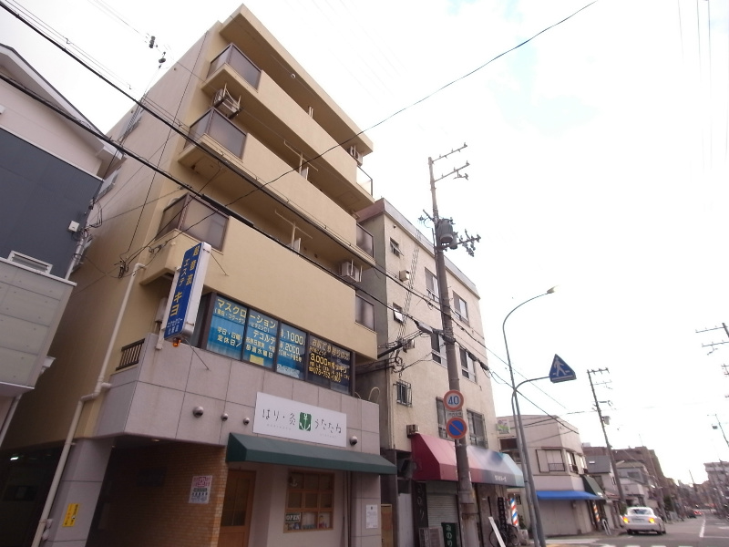 【神戸市垂水区中道のマンションの建物外観】