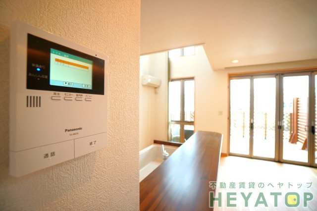 セキュリティ　不意の訪問もモニター付きドアホンで安心確認