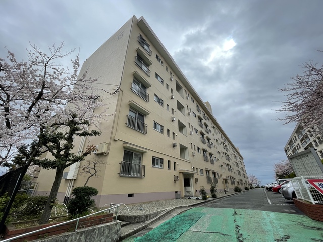 【神戸市東灘区渦森台のマンションの建物外観】