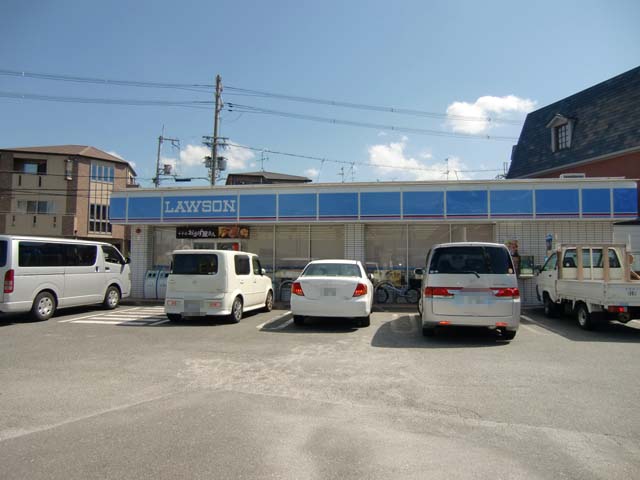 【八尾市楠根町のマンションのコンビニ】