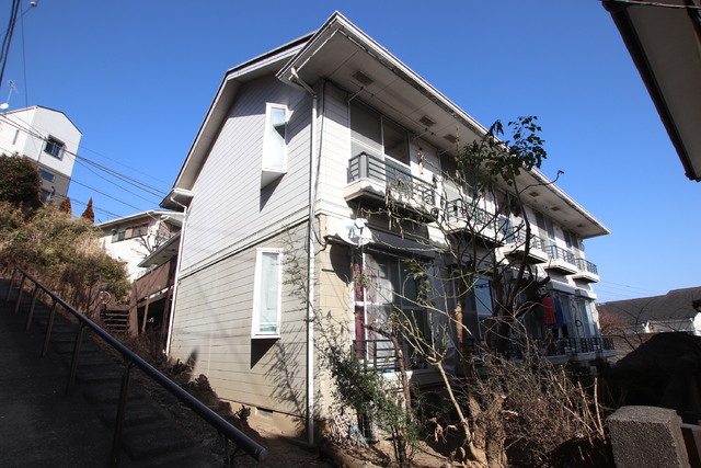 横浜市磯子区森のアパートの建物外観