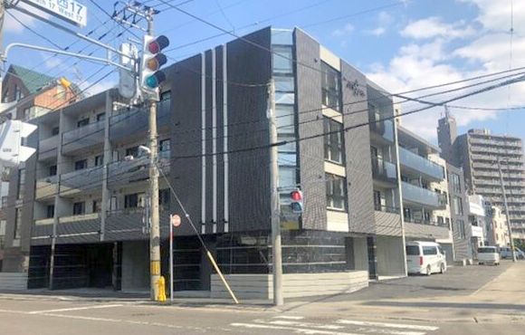 札幌市中央区南十七条西のマンションの建物外観