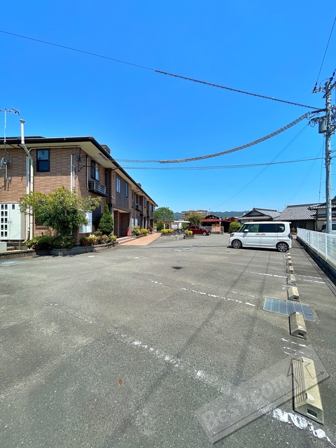 【紀の川市打田のアパートの駐車場】