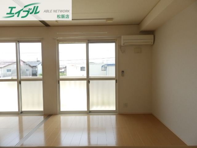 居室・リビング　同物件別部屋のお写真です。