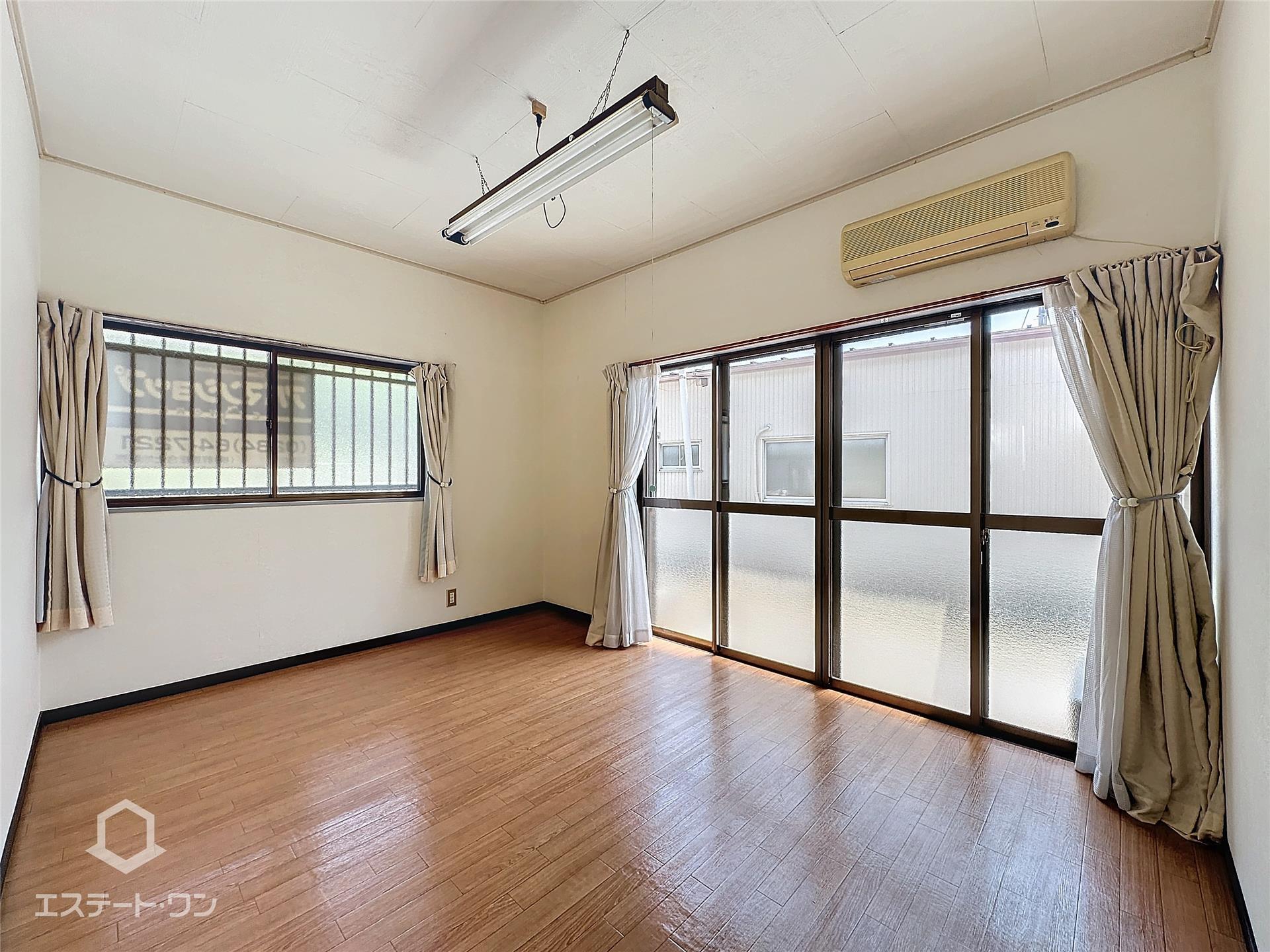 居室・リビング　二面採光で風通しが良さそうですね（＾＾）