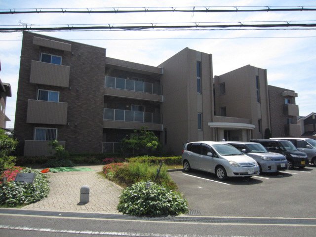 【岸和田市西之内町のマンションの建物外観】