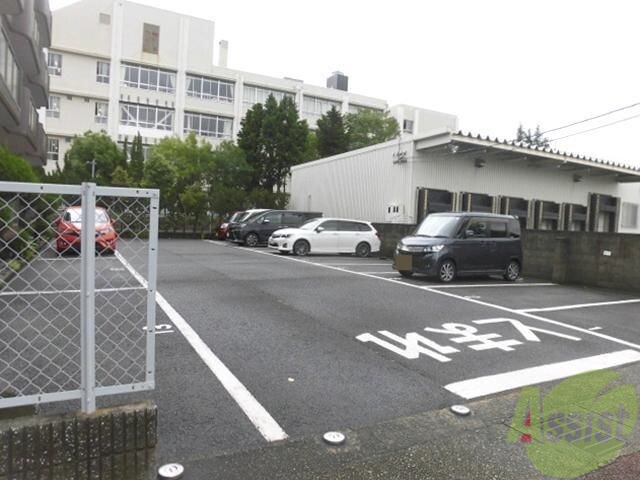 【伊丹市荻野のマンションの駐車場】