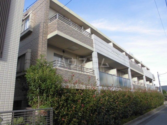 松戸市三矢小台のマンションの建物外観