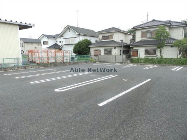 【古河市原のアパートの駐車場】