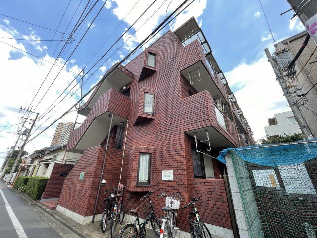 【所沢市小手指町のマンションの建物外観】